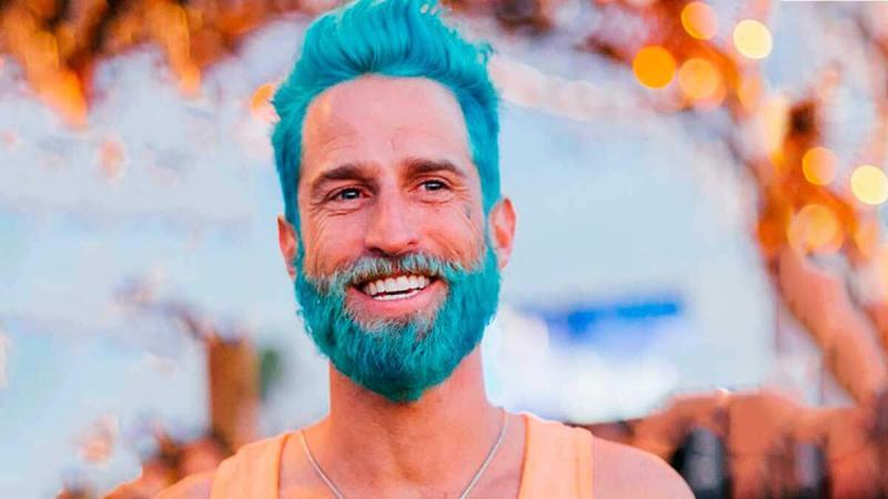 barba pintada de azul